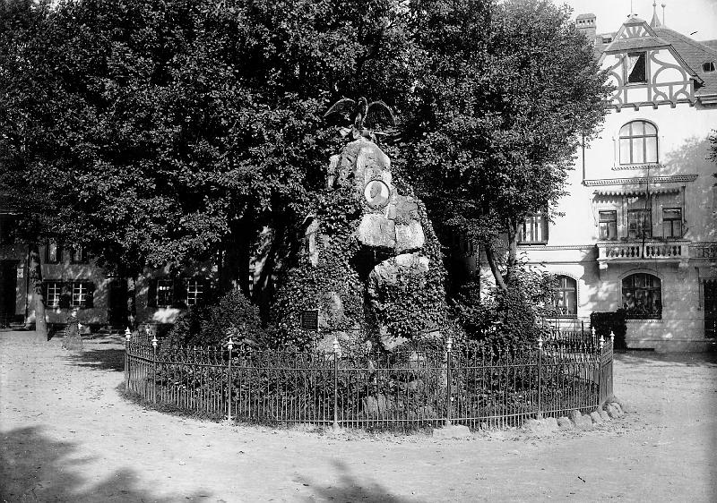 (040) kriegerdenkmal um 1905.jpg